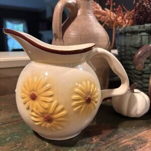 Vintage Hull USA No. 46 Yellow Daisy Sunflower 1 Qt Pottery Pitcher